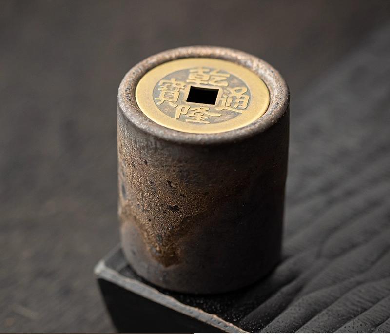 

Copper coin cover purple clay pot cover holder lid holder pot holder ceramic retro cover bowl cover holder, tea ceremony tea pet золотий