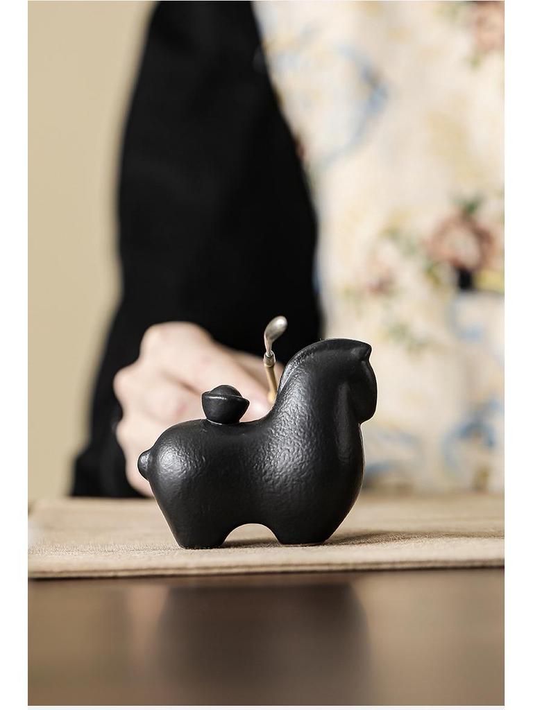 Exquisite Dark Horse Yuanbao Tea Pet: Zodiac Wealth-Attracting Tang Horse Ornament