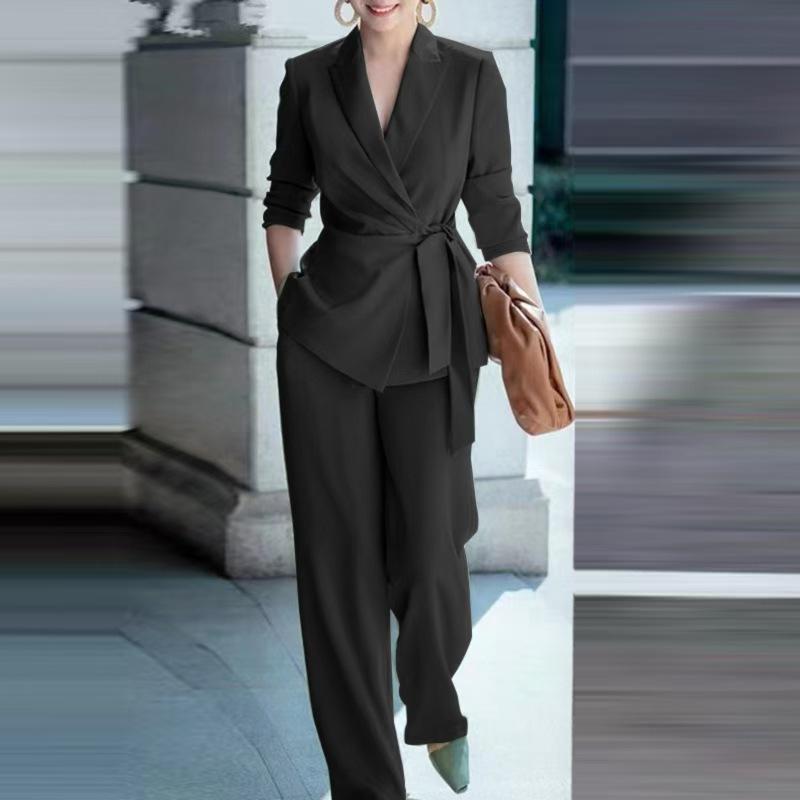 Elegante Completo da Donna Monocolore con Laccetti: Set Due Pezzi Moda Autunno 2026 - Top e Pantaloni