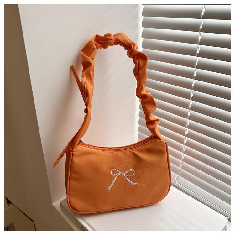 2025 French niche design single shoulder underarm bag women's new niche design foreign style pleated messenger bag women's bag