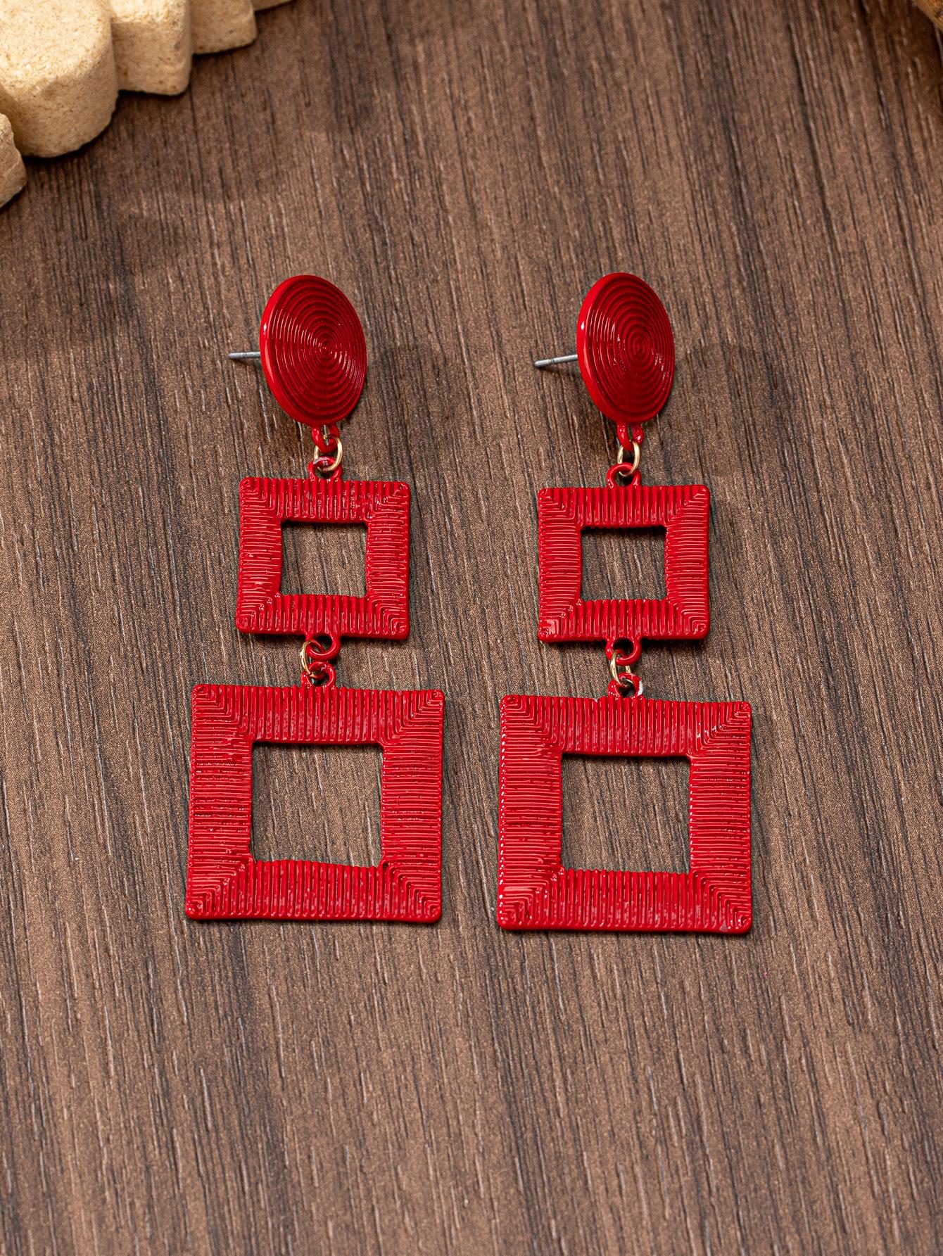 Elegant European Geometric Earrings: Luxurious Light, Unique Design