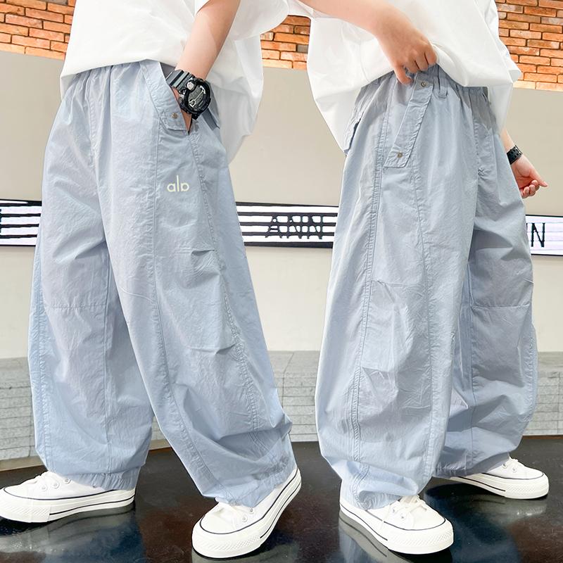 Летние брюки для мальчиков 2025 Новые тонкие длинные брюки для мальчиков старшего возраста Летние брюки от комаров Модные 120 светло-синий