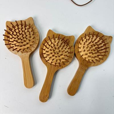 Peigne Démêlant Massage Cheveux et Cuir Chevelu pour Chaton en Bambou