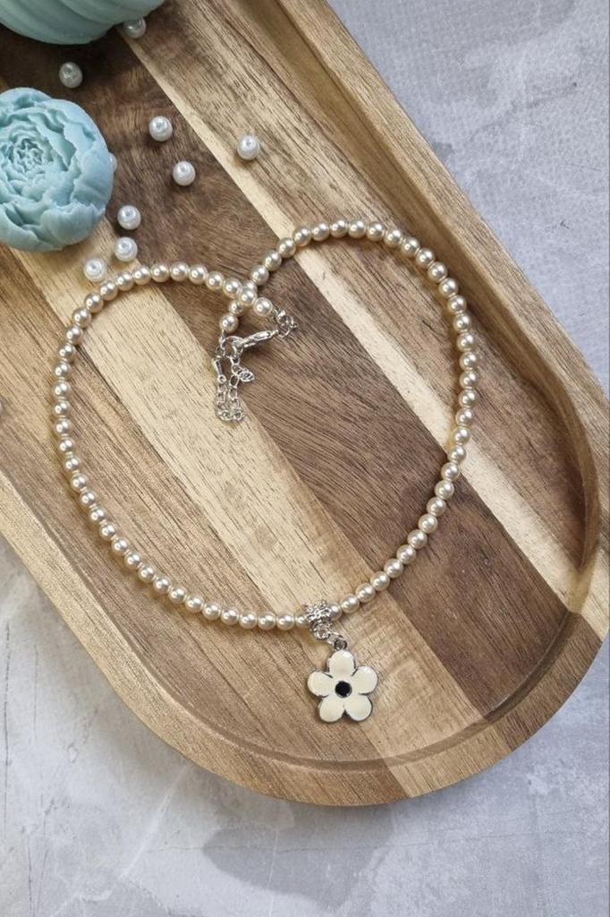 Pearl Choker Necklace with Flower Pendant – Handmade Jewelry