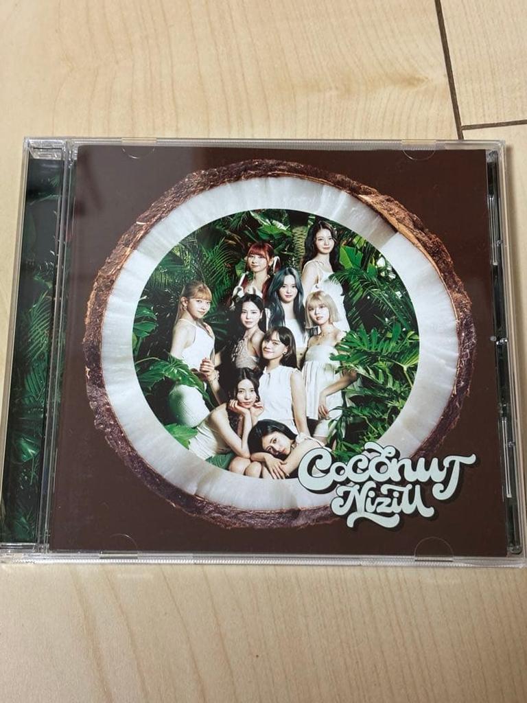 [USED] This is a Niziu CD. It contains two coconut discs.