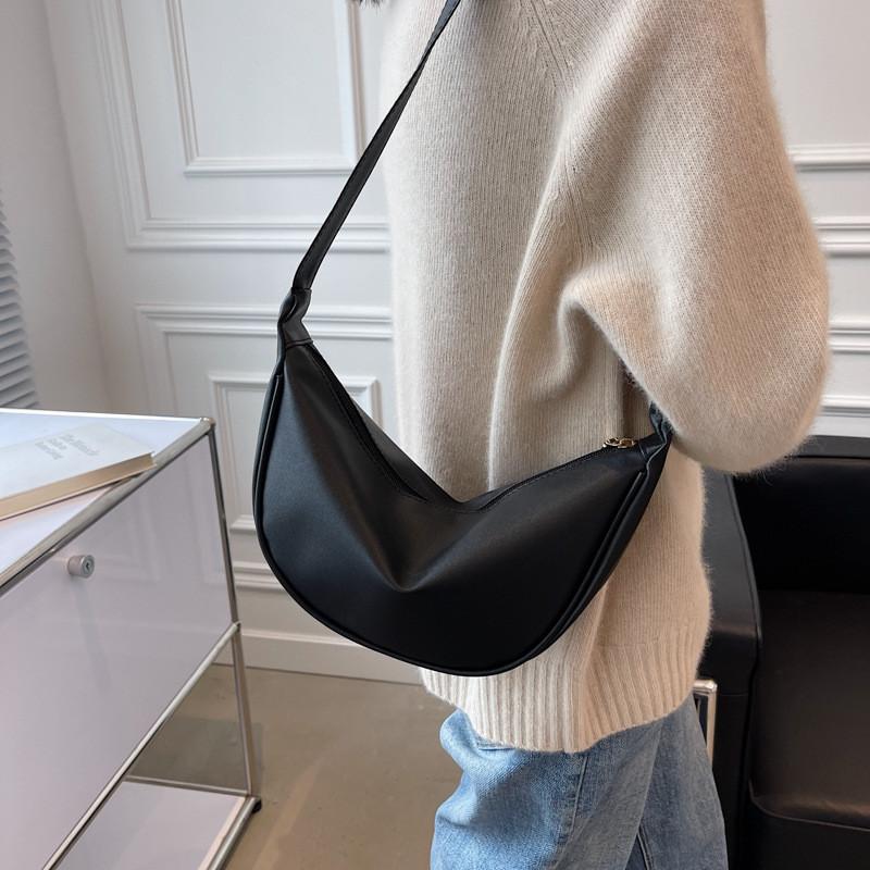 Stylish Polyester Shoulder Bag For Women Soft Zippered Quilted Purse