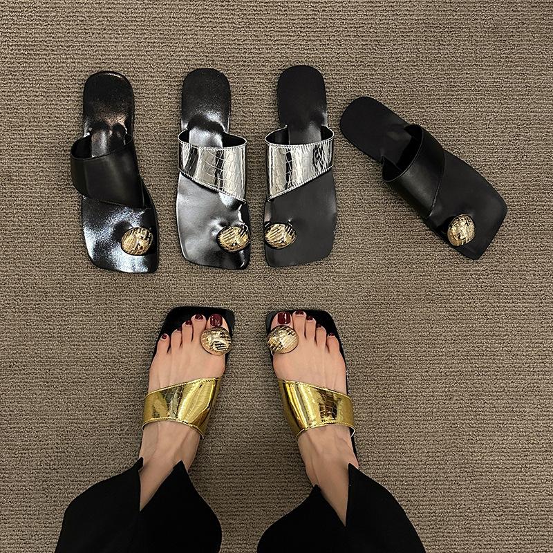 Fashion Women Slippers Summer New Beach Cool Slipper Original Designer Slippers for Women Flip-flops Retro Metal Buckle Pinch Toe Slides