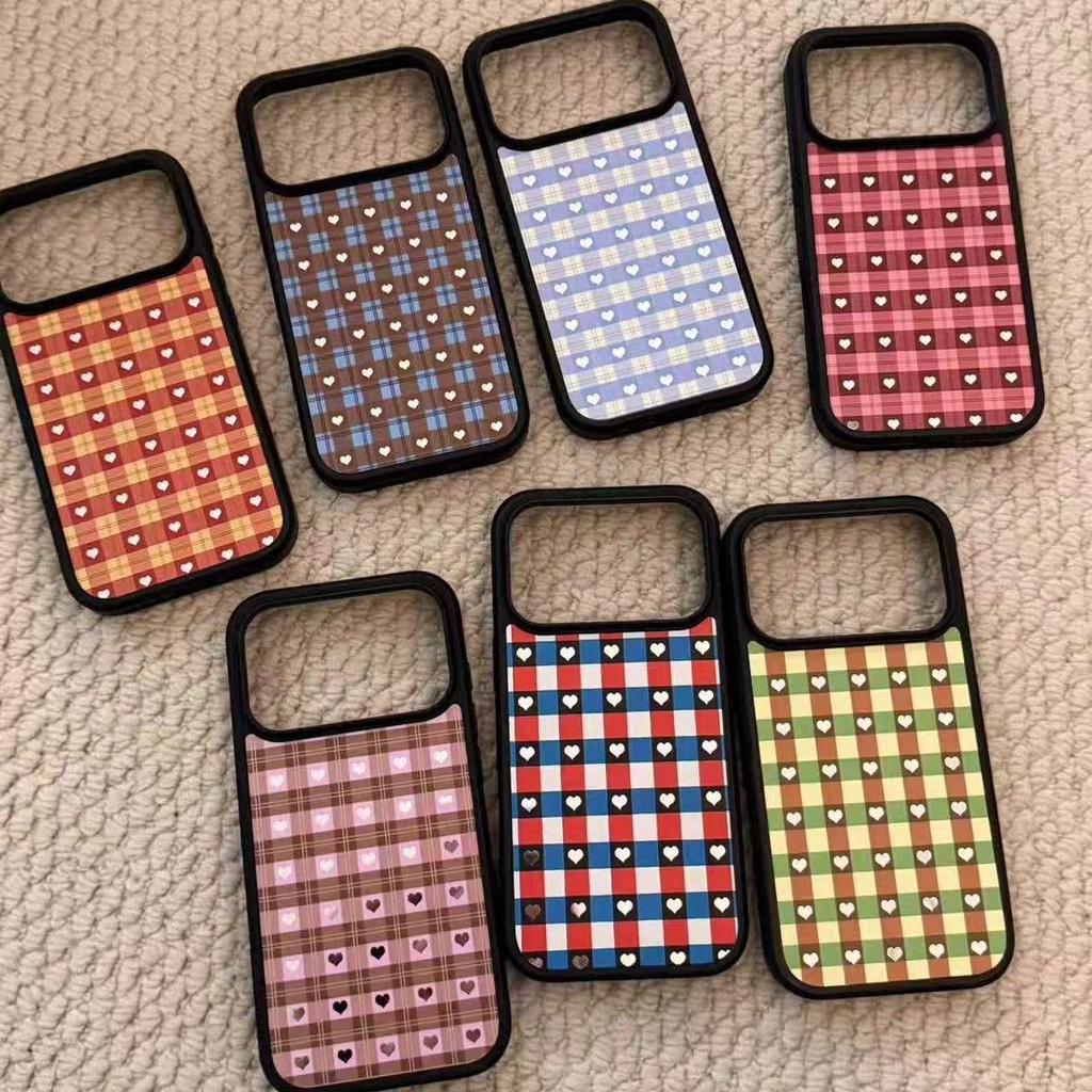 Color plaid love Apple 11promax mobile phone case 11pro plaid large hole black edge glass anti-drop simple