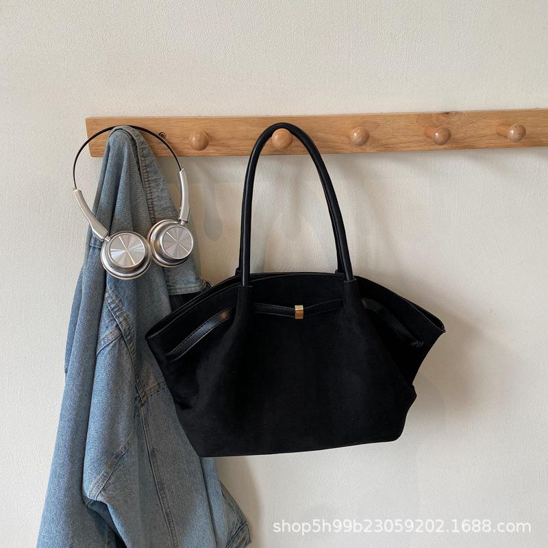 Fashion large-capacity underarm bag women's new commuter handbag high-end versatile shoulder tote bag