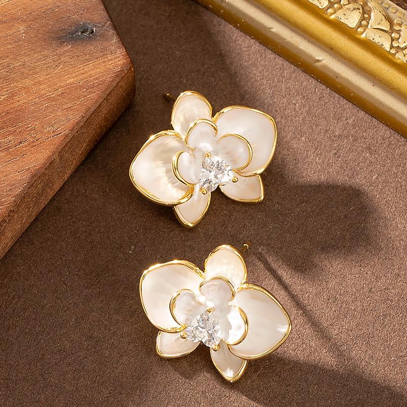 French Gentle Sweet Delicate Oil Drip Diamond White Petal Stud Earrings Women s Versatile Premium Earrings