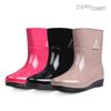 Scarpe da donna – Stivali di gomma e copriscarpe