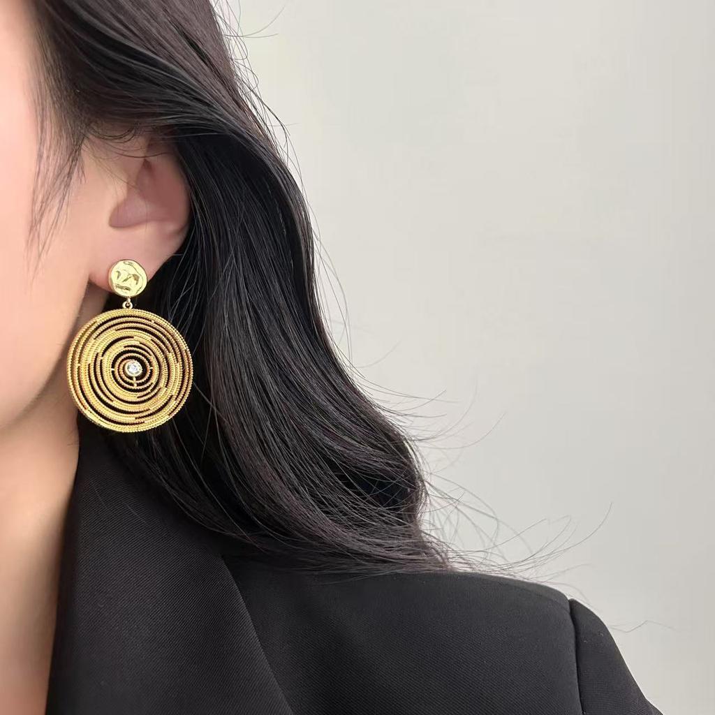 Round Corrugated Line Geometric Stud Earrings Retro Fashionable High-End Stud Earrings Concentric Spiral Earrings