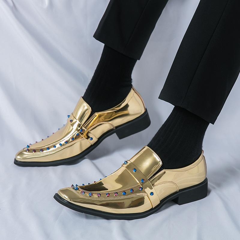 Britain Men's Pointed Black Gold Rivet Casual Dress Homecoming Shoes Rock Punk Loafers Formal Wedding Footwear Zapatos Hombre