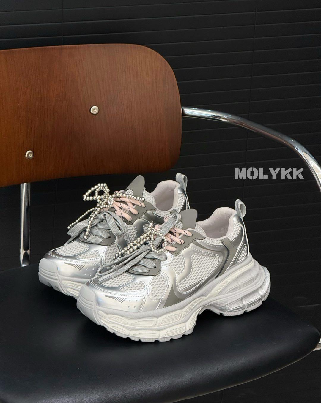 

Pearl butterfly dad shoes women s ins tide 2025 early spring new retro platform niche muffin casual sports shoes 39 серебряный