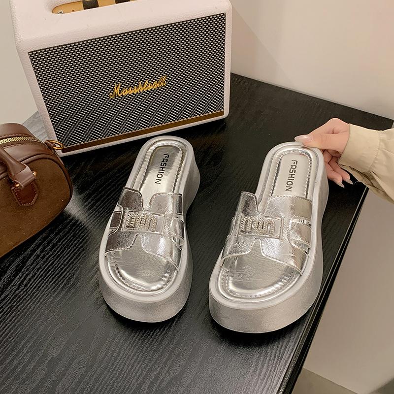 Thick-bottomed One-word Slippers for Women's Summer Wear 2025 Spring and Summer New Fashion Lazy Beach Mop Fashion Sandals