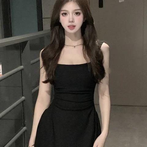 White Suspender Dress Women's Summer 2026 Slim-fitting New French Waist and Thin Temperament Dress