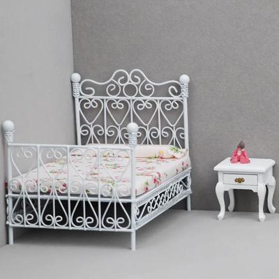 Postel do domečku pro panenky 1:Roztomilá realistická postel pro panenky v měřítku 12 s matrací a polštářem Mini postel Kreativní DIY miniaturní doplňky pro domeček pro panenky