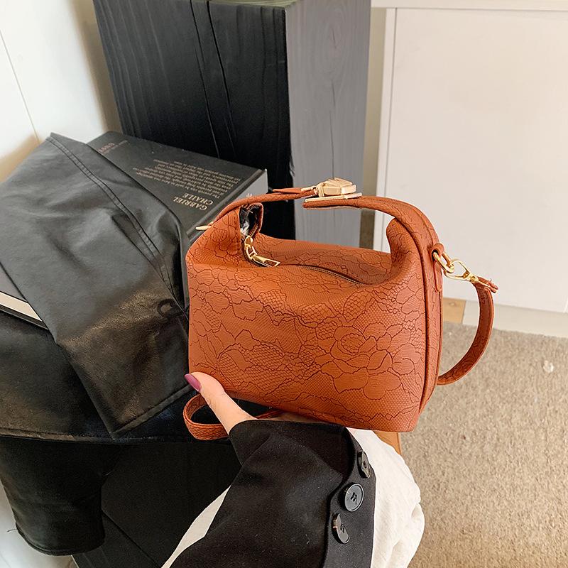 

Однотонная простая повседневная сумка женская, высококачественная текстура, трендовая, универсальная, модная сумочка, стиль инс, персонализированная сумка через плечо коричневый