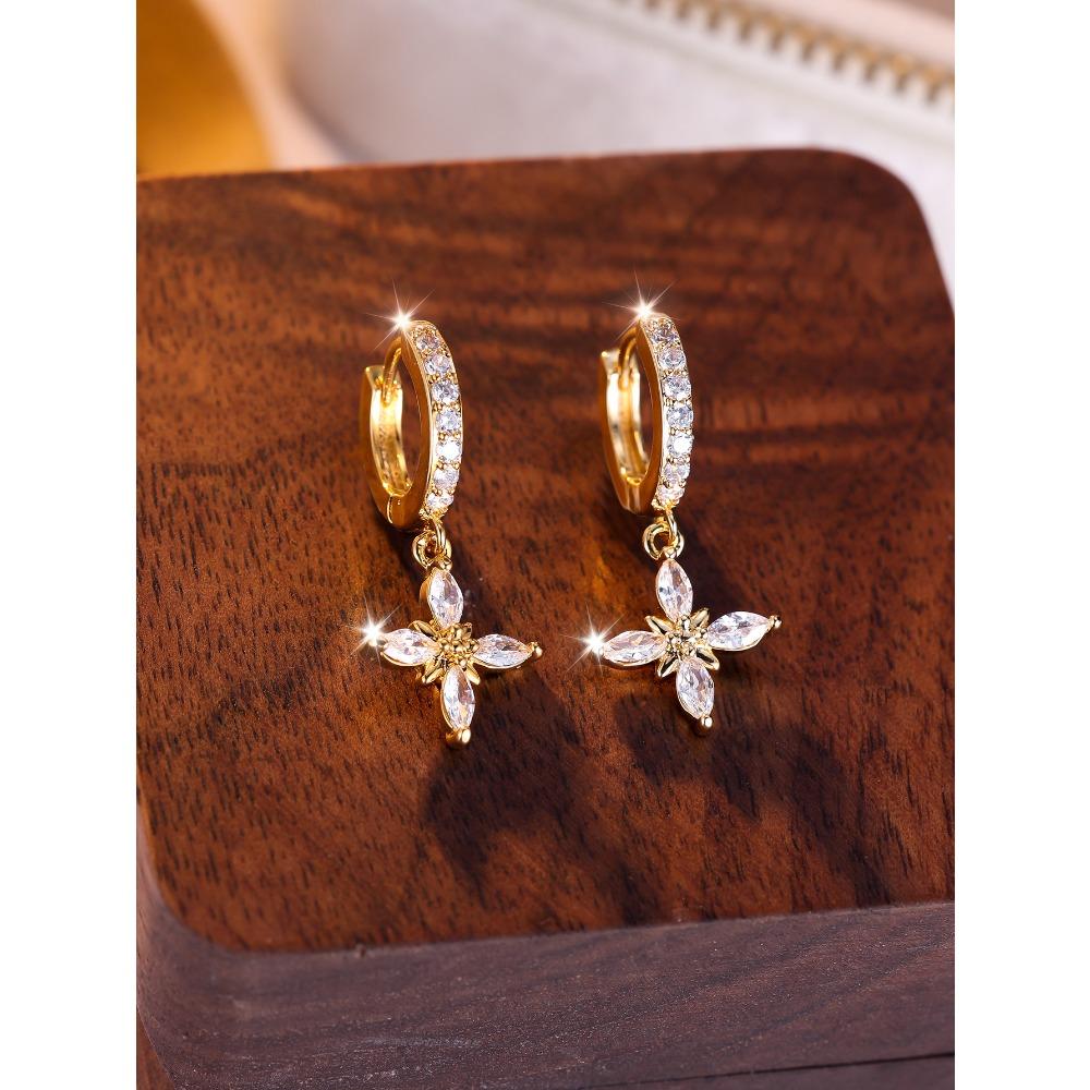 

Модные серьги-пусеты для通勤 в виде звезды и лошадиного глаза, из золота и белых бриллиантов, инкрустированные бриллиантами