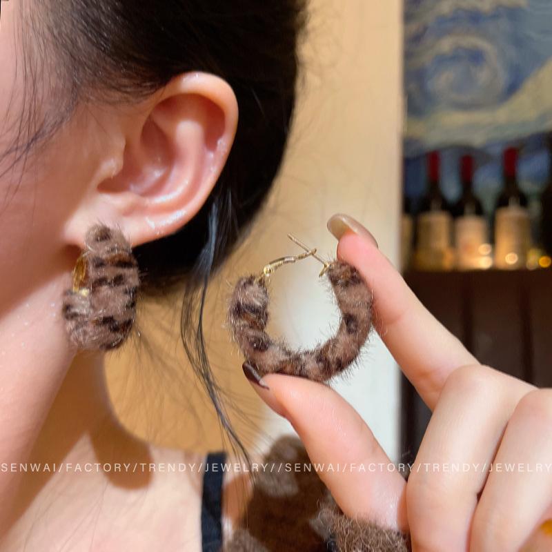 Vintage Plush Leopard Earrings Earrings 2026 Temperament Simple Earrings