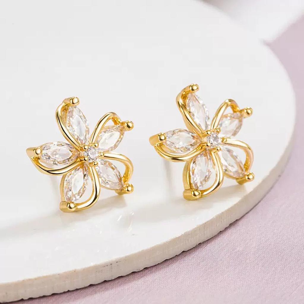 Small And Delicate Flower Earrings, Light Luxury, Elegant And Gentle Style, Versatile Fairy Earrings For Daily Commuting
