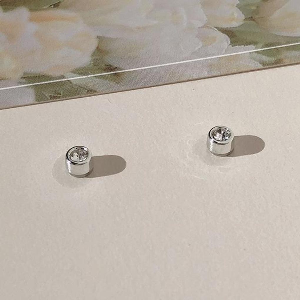 Women's Cubic Round Daily Magnetic Fake Piercing