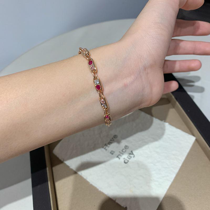 Armband im Vintage-Stil mit Taubenei-Gesicht, farbigen Diamanten und Schweinenasen-Anhänger; Ultra-funkelndes Sternenhimmel-Armreif.