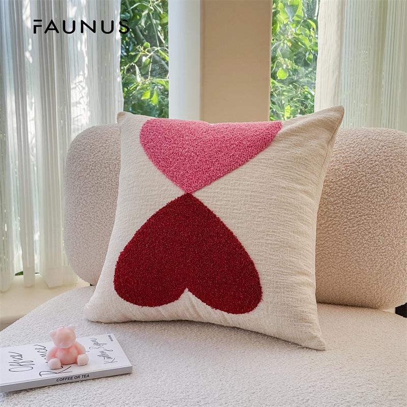 

Подушка с вышивкой в виде шенилового сердца на День святого Валентина Shell