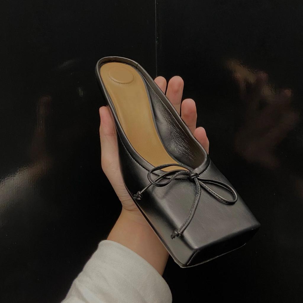 Leder Nischendesign Schleife eckiger Kopf flacher Boden Taschenkopf Halbschuhe Damen Oberbekleidung Frühling und Sommer neue Sandalen Einzelne Schuhe