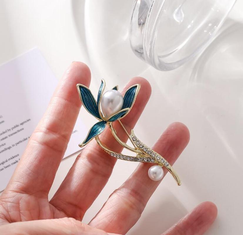 1Pc Trendy Orchid Brooch for Women Men Simple Pearl Leaf Brooches Pins Jewelry Trendy Accessories Summer Holiday Gifts