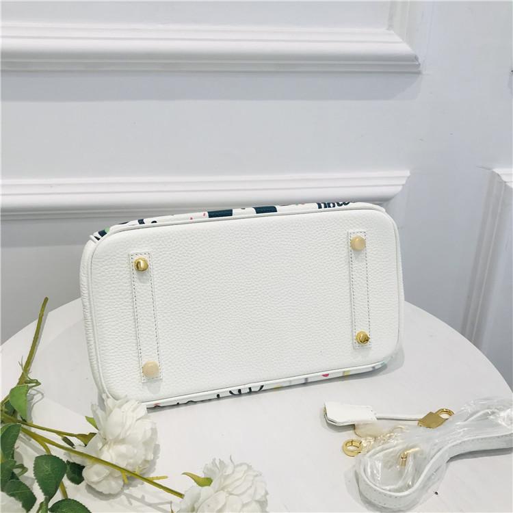 2021 New platinum bag first layer cowhide painted spray painting graffiti bag portable shoulder messenger bag personalized women's bag tide