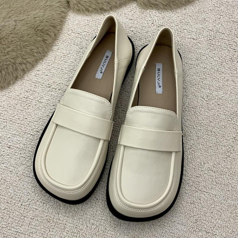 

Модная ретро женская обувь на плоской подошве 2025 Осень Британский стиль Универсальные Тонкие Ботинки Лоферы с квадратным носком Слипоны Повседневная Обувь из мягкой кожи 35 бежевый