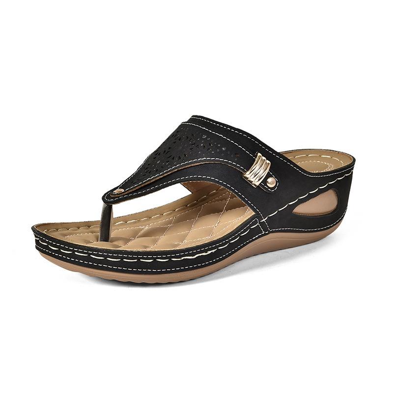 Summer fashion lightweight sandals women's new flip-flops women's large size slope heel breathable hollow slippers women