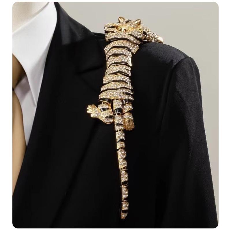 European and American Exaggerated Heavy Industry Animal Tiger Brooch, Large Size, Alloy Diamond Inlaid, Tiger Chest Flower Brooch