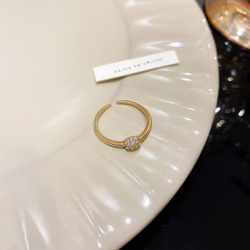 

Элегантное женское разомкнутое кольцо: Микропаве цирконами, Легкая роскошь, Универсальный дизайн Adjustable золотой