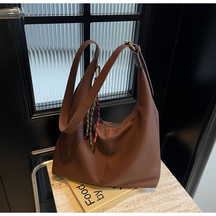 

Ретро сумка жіноча сумка-тоут великої місткості осінь і зима кросбоді 2024 нова повсякденна плечова сумка для покупок темно-коричневого кольору