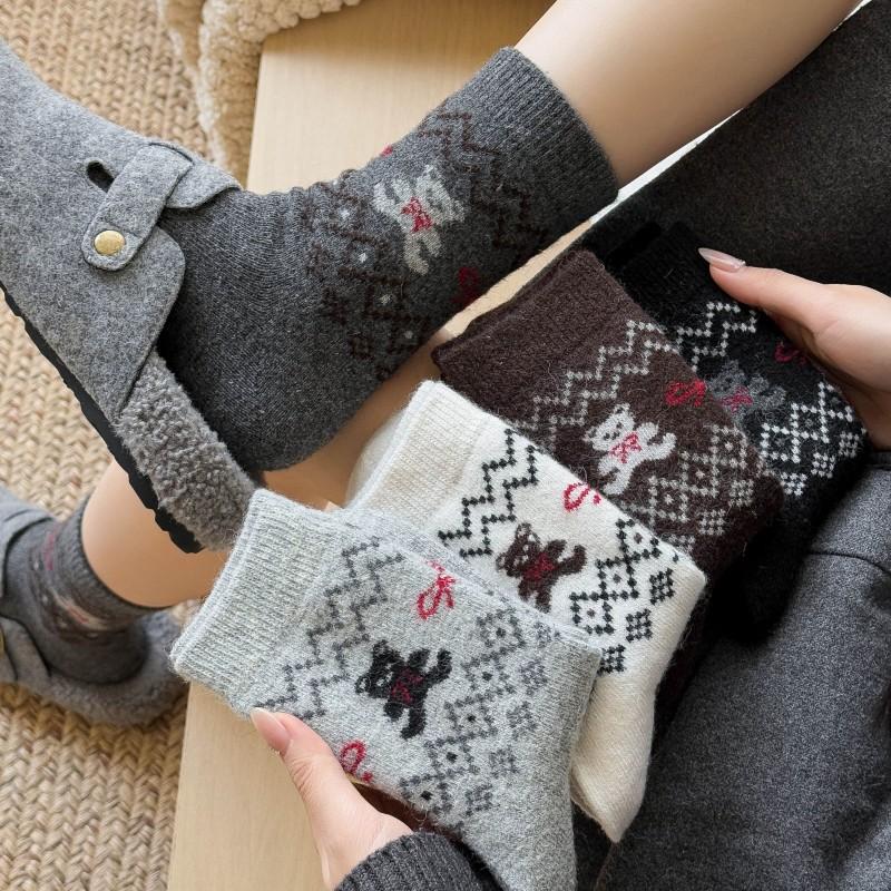 Retro Warm Socks for Women's Autumn and Winter, Bear Wool Socks, Wavy Cartoon Thickened Women's Socks