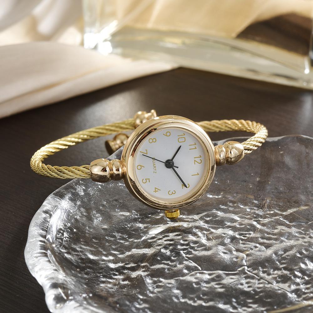 Full Digital Bracelet Watch Female Student Korean Version Simple Personality Versatile Small Open Bracelet Female Watch