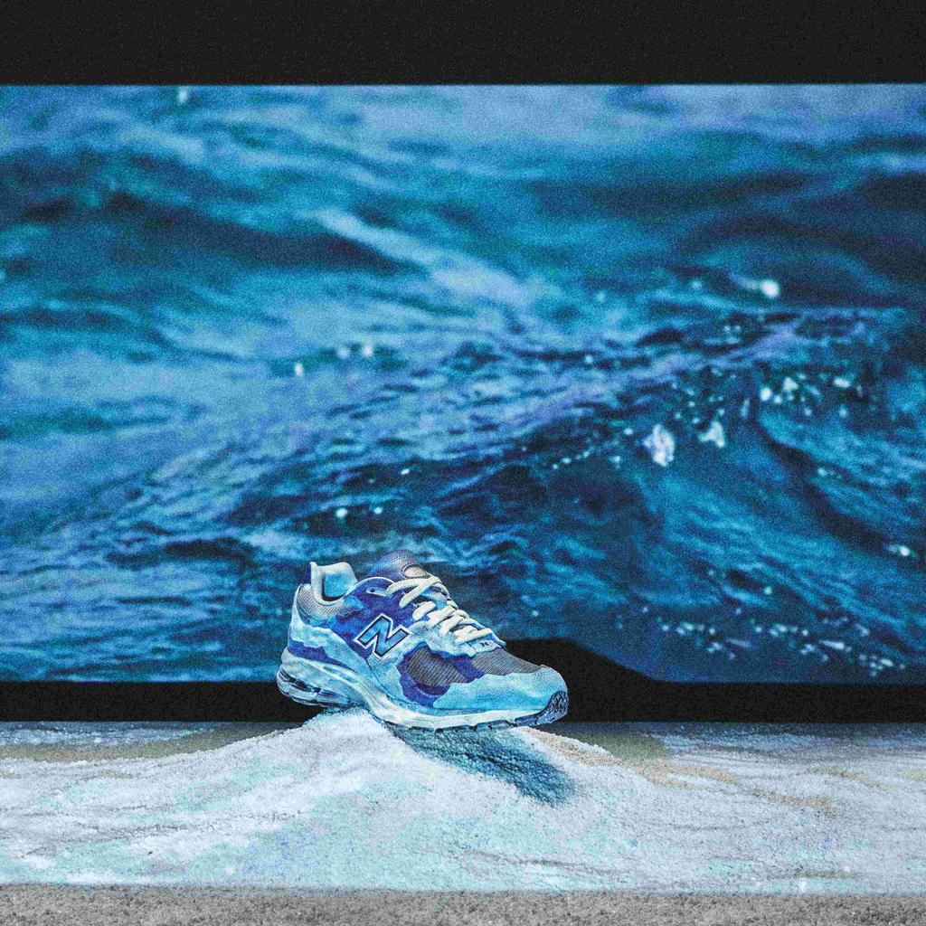 New Balance 2002R Protection Pack - Purple Unisex Sneakers Light-Arctic-Grey M2002RDI