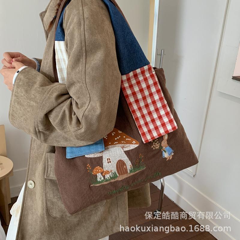 Cute Cartoon Tote Bag Women's New Embroidered Armpit Bag 2025 Autumn and Winter Versatile Fashion Large Capacity Shoulder Bag