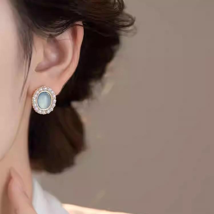 Round French Xiaoxiangfeng Premium Sense Geometric Opal Earrings Light Luxury Accessories Versatile Factory