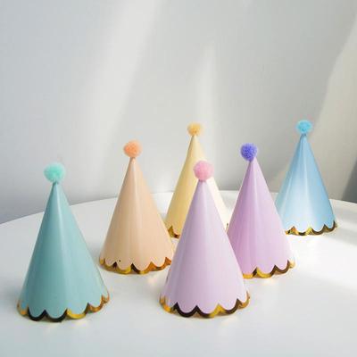 Chapeau de fête conique couleur unie macaron avec feuille d'or, dentelle et pompon pour adultes