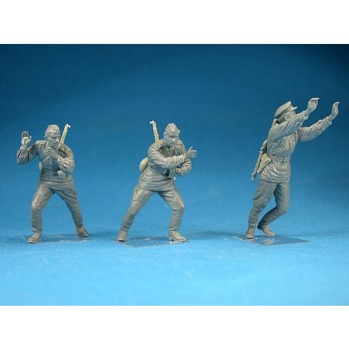 Miniart 1/35 GAZ-MM Mod. 1943 1.5-ton Truck Plastic Model