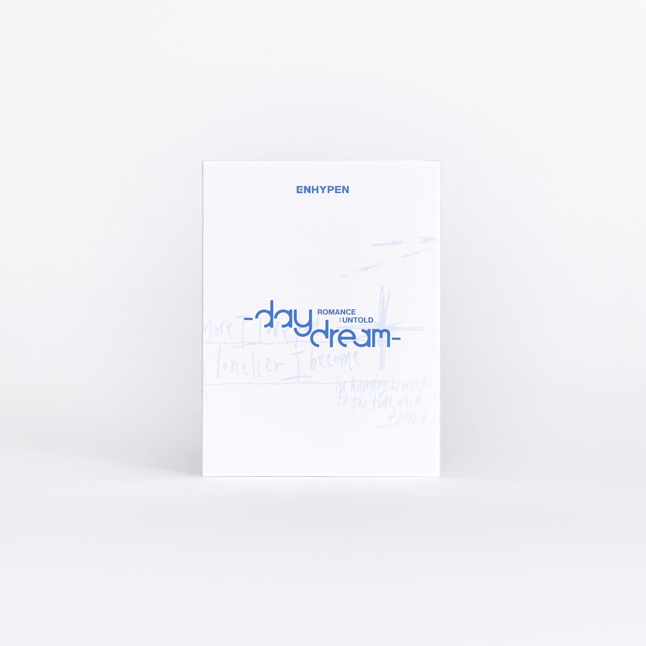 

Альбомы ENHYPEN UNTOLD являются цифровыми альбомами и не включают CD [ROMANCE -daydream- (Версия Weverse.)] (Корейская версия) Этот (требуется приложение)