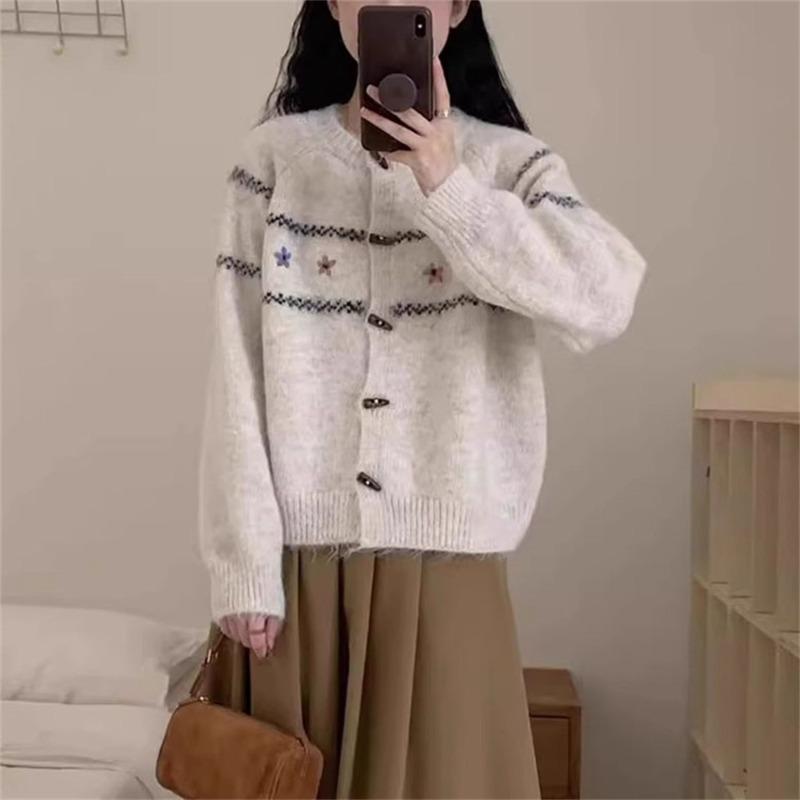 Autumn and Winter New Retro Crew Neck Sweater Cardigan Women's Gentle Wind Loose Lazy Wind Crochet Knitted Coat Women