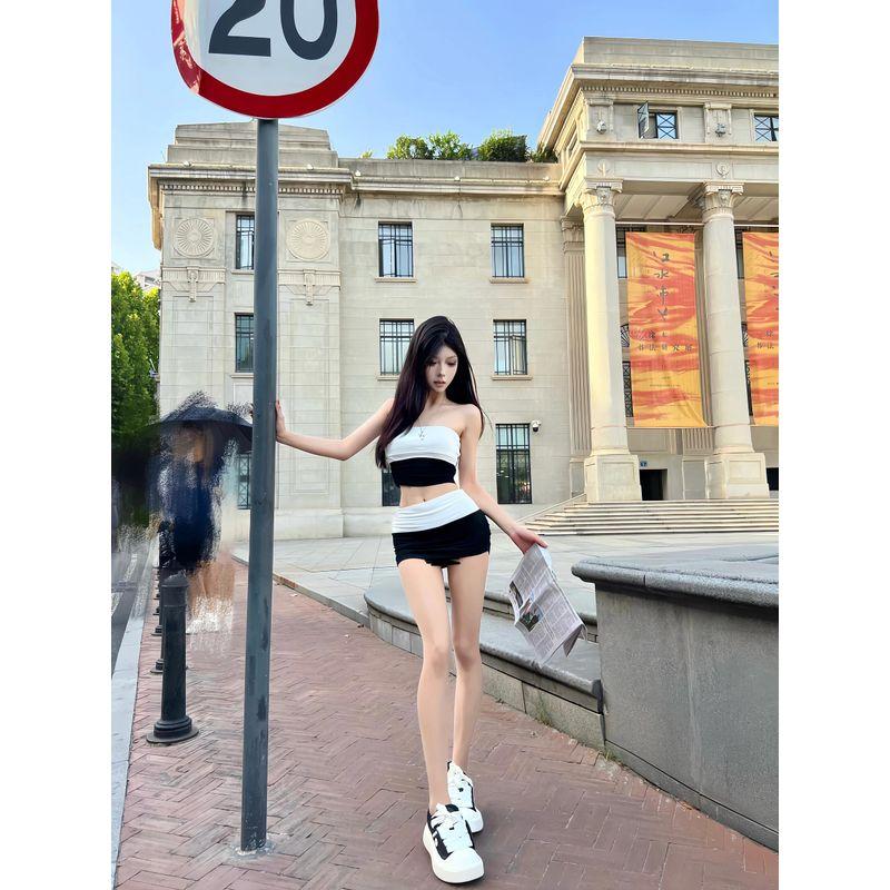 

Garis Мода Сексуальный Ветрозащитный Костюм 2024 Новое Поступление Короткий Топ-Труба с Отстрочкой Облегающее Платье Сексуальный Костюм-Двойка Black and white Patchwork Suit M