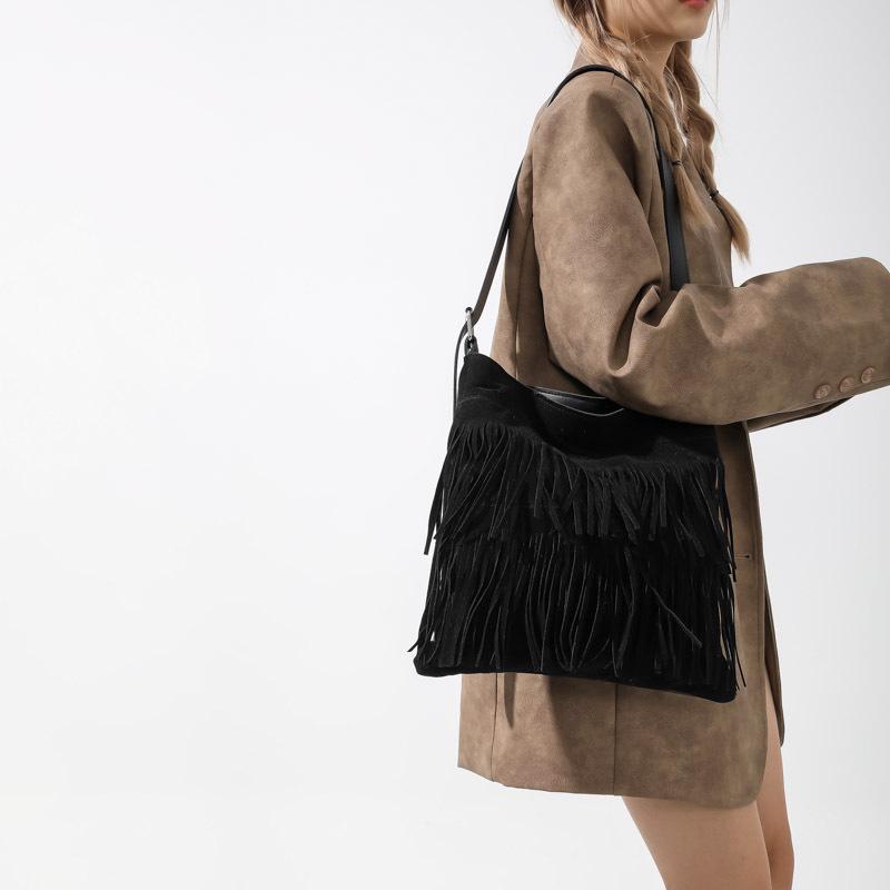 Women's Large Capacity Retro Tassel Shoulder Bag - Autumn 2023 Fashion