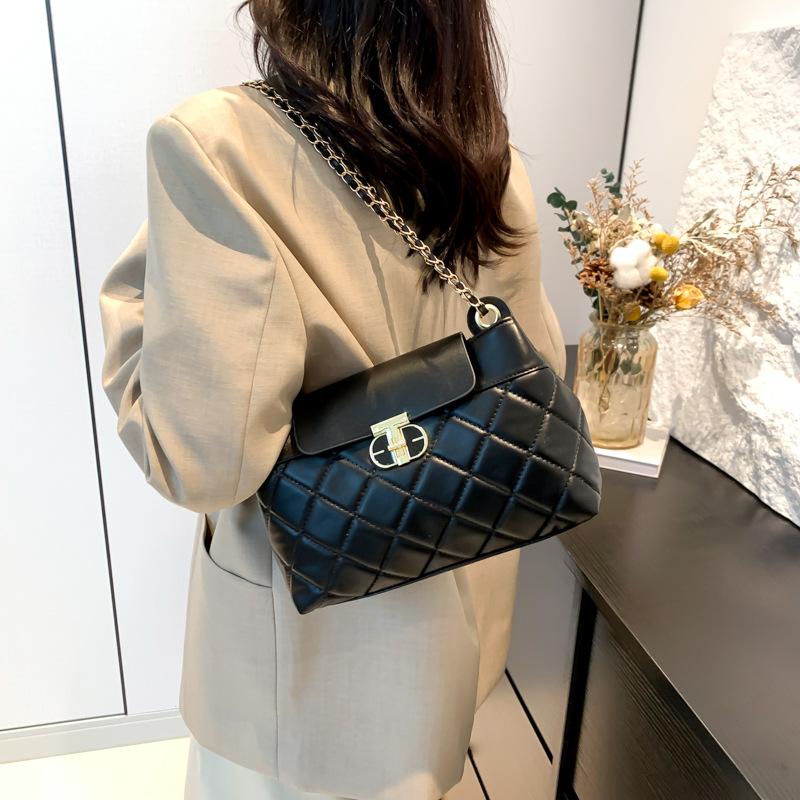 Textured Bag Women's 2024 Autumn and Winter New Fashion Diamond Chain Small Square Bag Versatile Commuter Messenger Bag