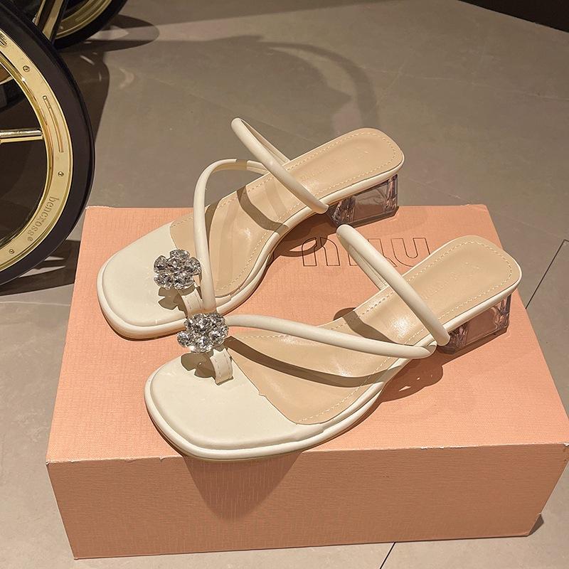 French Medium Heel Slippers Women's Summer Outer Wear 2025 New Fashion High-end Thick Heel Temperament Set Toe Rhinestone Sandals