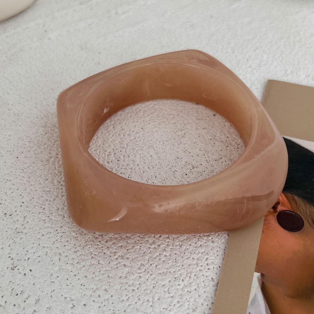 Vintage Punk Beige Khaki Thick Resin Acrylic Smudging Bangles Geometric Irregular Bangle Bracelets For Women Men Jewelry